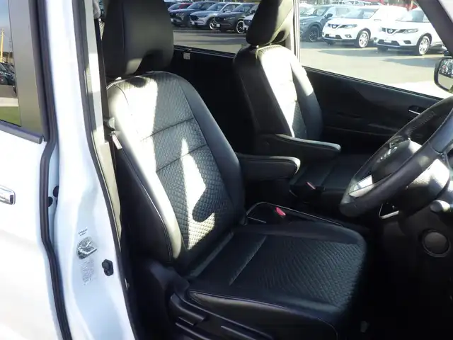 日産 セレナ e－パワー ハイウェイスター V 千葉県 2021(令3)年 5.7万km ブリリアントホワイトパール エマージェンシーブレーキ/プロパイロット/インテリジェントクルーズコントロール/インテリジェントルームミラー/両側パワースライドドア/純正SDナビ/地デジTV/【BD/DVD/CD再生機能　Bluetooth接続】/アラウンドビューモニター/ドライブレコーダー/革巻きステアリング/ステアリングスイッチ/ETC/LEDヘッドライト/フォグライト/ウインカーミラー/コーナーセンサー/純正16インチアルミホイル/サイド/カーテンエアバッグ/インテリジェントキー