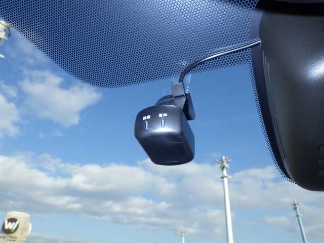 日産 セレナ e－パワー ハイウェイスター V 千葉県 2021(令3)年 5.7万km ブリリアントホワイトパール エマージェンシーブレーキ/プロパイロット/インテリジェントクルーズコントロール/インテリジェントルームミラー/両側パワースライドドア/純正SDナビ/地デジTV/【BD/DVD/CD再生機能　Bluetooth接続】/アラウンドビューモニター/ドライブレコーダー/革巻きステアリング/ステアリングスイッチ/ETC/LEDヘッドライト/フォグライト/ウインカーミラー/コーナーセンサー/純正16インチアルミホイル/サイド/カーテンエアバッグ/インテリジェントキー