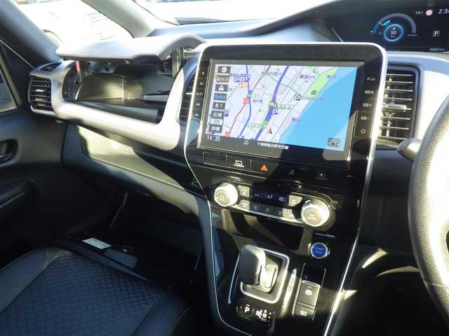 日産 セレナ e－パワー ハイウェイスター V 千葉県 2021(令3)年 5.7万km ブリリアントホワイトパール エマージェンシーブレーキ/プロパイロット/インテリジェントクルーズコントロール/インテリジェントルームミラー/両側パワースライドドア/純正SDナビ/地デジTV/【BD/DVD/CD再生機能　Bluetooth接続】/アラウンドビューモニター/ドライブレコーダー/革巻きステアリング/ステアリングスイッチ/ETC/LEDヘッドライト/フォグライト/ウインカーミラー/コーナーセンサー/純正16インチアルミホイル/サイド/カーテンエアバッグ/インテリジェントキー