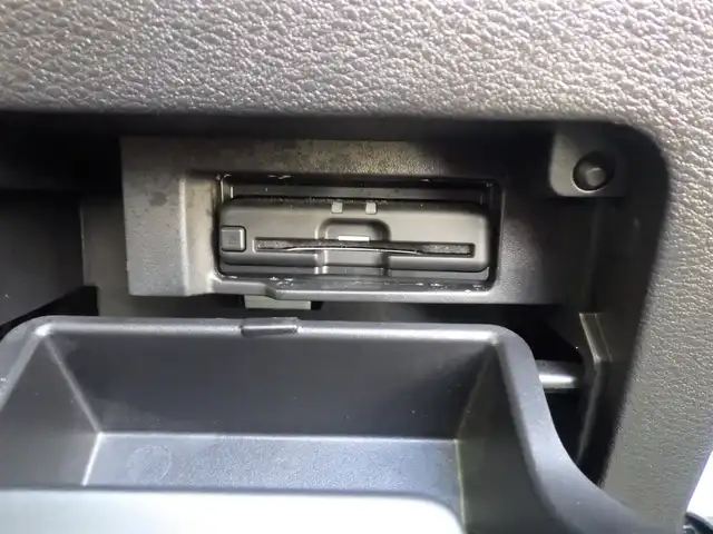 日産 セレナ e－パワー ハイウェイスター V 千葉県 2021(令3)年 5.7万km ブリリアントホワイトパール エマージェンシーブレーキ/プロパイロット/インテリジェントクルーズコントロール/インテリジェントルームミラー/両側パワースライドドア/純正SDナビ/地デジTV/【BD/DVD/CD再生機能　Bluetooth接続】/アラウンドビューモニター/ドライブレコーダー/革巻きステアリング/ステアリングスイッチ/ETC/LEDヘッドライト/フォグライト/ウインカーミラー/コーナーセンサー/純正16インチアルミホイル/サイド/カーテンエアバッグ/インテリジェントキー