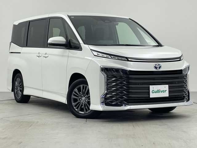 トヨタ ヴォクシー ハイブリッド S－G 愛知県 2024(令6)年 1.3万km ホワイトパールクリスタルシャイン /純正10.5インチナビ//バックカメラ//フルセグTV・HDMI・CD・DVD//Bluetooth・USB・AppleCarPlay・AndroidAuto//ETC2.0//前後ドライブレコーダー//純正16インチアルミホイール//スペアタイヤ//両側パワースライドドア//トヨタセーフティセンス//プリクラッシュセーフティ//レーンディパーチャーアラート//プロアクティブドライビングアシスト//クリアランスソナー//パーキングサポートブレーキ//ロードサインアシスト//アダプティブクルーズコントロール//LEDヘッドライト//オートライト//純正フロアマット//電動パーキングブレーキ//オートブレーキホールド//革巻きステアリング//ステアリングスイッチ//スマートキー//プッシュスタート//後席オートエアコン//2列目サンシェード//保証書//取扱説明書