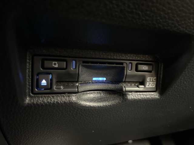 トヨタ ヴォクシー ハイブリッド S－G 愛知県 2024(令6)年 1.3万km ホワイトパールクリスタルシャイン /純正10.5インチナビ//バックカメラ//フルセグTV・HDMI・CD・DVD//Bluetooth・USB・AppleCarPlay・AndroidAuto//ETC2.0//前後ドライブレコーダー//純正16インチアルミホイール//スペアタイヤ//両側パワースライドドア//トヨタセーフティセンス//プリクラッシュセーフティ//レーンディパーチャーアラート//プロアクティブドライビングアシスト//クリアランスソナー//パーキングサポートブレーキ//ロードサインアシスト//アダプティブクルーズコントロール//LEDヘッドライト//オートライト//純正フロアマット//電動パーキングブレーキ//オートブレーキホールド//革巻きステアリング//ステアリングスイッチ//スマートキー//プッシュスタート//後席オートエアコン//2列目サンシェード//保証書//取扱説明書