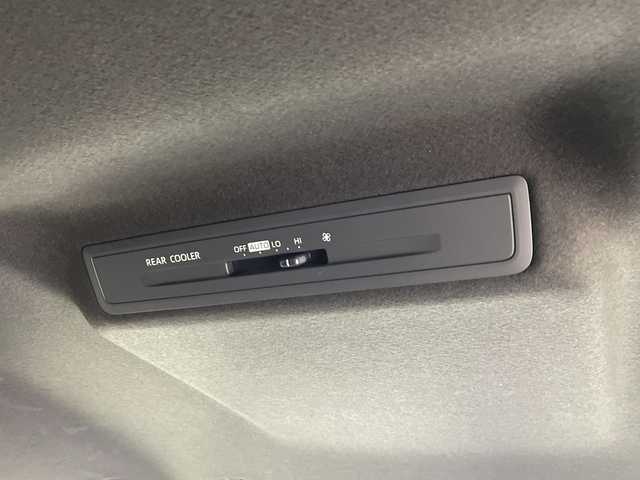 トヨタ ヴォクシー ハイブリッド S－G 愛知県 2024(令6)年 1.3万km ホワイトパールクリスタルシャイン /純正10.5インチナビ//バックカメラ//フルセグTV・HDMI・CD・DVD//Bluetooth・USB・AppleCarPlay・AndroidAuto//ETC2.0//前後ドライブレコーダー//純正16インチアルミホイール//スペアタイヤ//両側パワースライドドア//トヨタセーフティセンス//プリクラッシュセーフティ//レーンディパーチャーアラート//プロアクティブドライビングアシスト//クリアランスソナー//パーキングサポートブレーキ//ロードサインアシスト//アダプティブクルーズコントロール//LEDヘッドライト//オートライト//純正フロアマット//電動パーキングブレーキ//オートブレーキホールド//革巻きステアリング//ステアリングスイッチ//スマートキー//プッシュスタート//後席オートエアコン//2列目サンシェード//保証書//取扱説明書