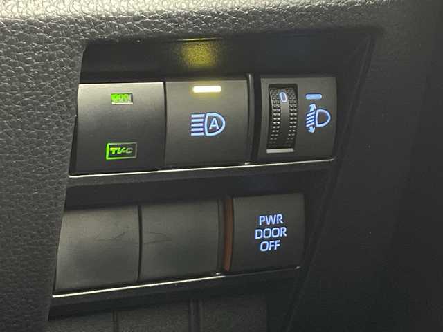 トヨタ ヴォクシー ハイブリッド S－G 愛知県 2024(令6)年 1.3万km ホワイトパールクリスタルシャイン /純正10.5インチナビ//バックカメラ//フルセグTV・HDMI・CD・DVD//Bluetooth・USB・AppleCarPlay・AndroidAuto//ETC2.0//前後ドライブレコーダー//純正16インチアルミホイール//スペアタイヤ//両側パワースライドドア//トヨタセーフティセンス//プリクラッシュセーフティ//レーンディパーチャーアラート//プロアクティブドライビングアシスト//クリアランスソナー//パーキングサポートブレーキ//ロードサインアシスト//アダプティブクルーズコントロール//LEDヘッドライト//オートライト//純正フロアマット//電動パーキングブレーキ//オートブレーキホールド//革巻きステアリング//ステアリングスイッチ//スマートキー//プッシュスタート//後席オートエアコン//2列目サンシェード//保証書//取扱説明書