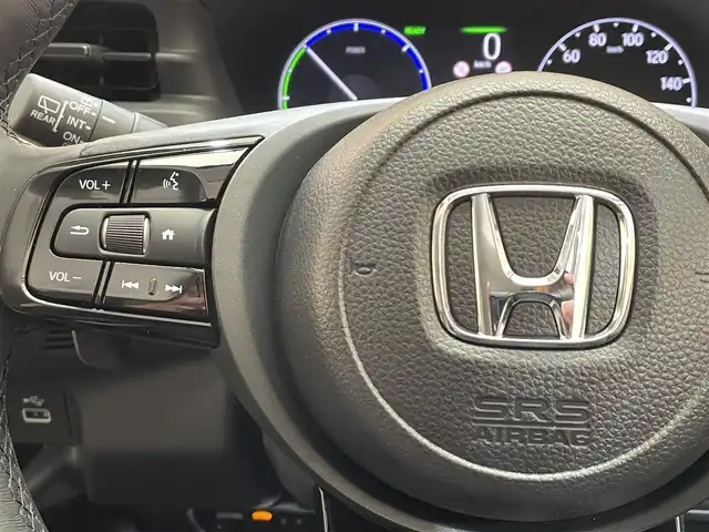 ホンダ ヴェゼル ハイブリッド e:HEV Z PLaYパッケージ 岩手県 2024(令6)年 0.8万km グレー ストレートグレー・パール(NH912P)/４WD/ヒルディセントコントロール/ハンズフリーアクセスパワーテールゲート/ワイヤレス充電/ホンダセンシング/衝突軽減ブレーキ/渋滞追従機能付きアダプティブクルーズコントロール/渋滞運転支援機能/車線維持支援機能/アダプティブドライビングビーム/標識認識機能/先行車発進お知らせ機能/ブラインドスポットインフォメーション/後退出庫サポート/パーキングセンサー/横滑り防止装置/減速セレクター/シートヒーター/ステアリングヒーター/純正ナビ/フルセグTV/ドライブレコーダー/バックカメラ/ETC2.0/LEDヘッドライト/LEDフォグライト/純正18インチアルミホイール