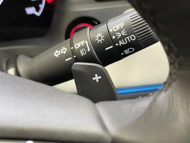 ホンダ ヴェゼル ハイブリッド e:HEV Z PLaYパッケージ 岩手県 2024(令6)年 0.8万km グレー ストレートグレー・パール(NH912P)/４WD/ヒルディセントコントロール/ハンズフリーアクセスパワーテールゲート/ワイヤレス充電/ホンダセンシング/衝突軽減ブレーキ/渋滞追従機能付きアダプティブクルーズコントロール/渋滞運転支援機能/車線維持支援機能/アダプティブドライビングビーム/標識認識機能/先行車発進お知らせ機能/ブラインドスポットインフォメーション/後退出庫サポート/パーキングセンサー/横滑り防止装置/減速セレクター/シートヒーター/ステアリングヒーター/純正ナビ/フルセグTV/ドライブレコーダー/バックカメラ/ETC2.0/LEDヘッドライト/LEDフォグライト/純正18インチアルミホイール