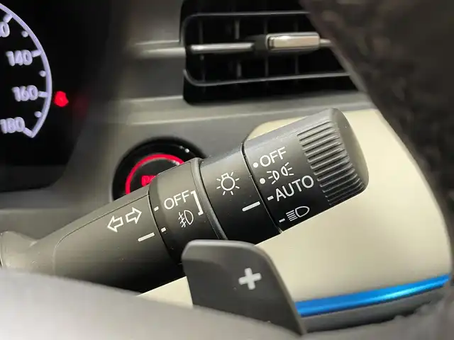 ホンダ ヴェゼル ハイブリッド e:HEV Z PLaYパッケージ 岩手県 2024(令6)年 0.8万km グレー ストレートグレー・パール(NH912P)/４WD/ヒルディセントコントロール/ハンズフリーアクセスパワーテールゲート/ワイヤレス充電/ホンダセンシング/衝突軽減ブレーキ/渋滞追従機能付きアダプティブクルーズコントロール/渋滞運転支援機能/車線維持支援機能/アダプティブドライビングビーム/標識認識機能/先行車発進お知らせ機能/ブラインドスポットインフォメーション/後退出庫サポート/パーキングセンサー/横滑り防止装置/減速セレクター/シートヒーター/ステアリングヒーター/純正ナビ/フルセグTV/ドライブレコーダー/バックカメラ/ETC2.0/LEDヘッドライト/LEDフォグライト/純正18インチアルミホイール