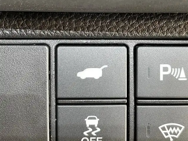 ホンダ ヴェゼル ハイブリッド e:HEV Z PLaYパッケージ 岩手県 2024(令6)年 0.8万km グレー ストレートグレー・パール(NH912P)/４WD/ヒルディセントコントロール/ハンズフリーアクセスパワーテールゲート/ワイヤレス充電/ホンダセンシング/衝突軽減ブレーキ/渋滞追従機能付きアダプティブクルーズコントロール/渋滞運転支援機能/車線維持支援機能/アダプティブドライビングビーム/標識認識機能/先行車発進お知らせ機能/ブラインドスポットインフォメーション/後退出庫サポート/パーキングセンサー/横滑り防止装置/減速セレクター/シートヒーター/ステアリングヒーター/純正ナビ/フルセグTV/ドライブレコーダー/バックカメラ/ETC2.0/LEDヘッドライト/LEDフォグライト/純正18インチアルミホイール