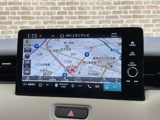 ホンダ ヴェゼル ハイブリッド e:HEV Z PLaYパッケージ 岩手県 2024(令6)年 0.8万km グレー ストレートグレー・パール(NH912P)/４WD/ヒルディセントコントロール/ハンズフリーアクセスパワーテールゲート/ワイヤレス充電/ホンダセンシング/衝突軽減ブレーキ/渋滞追従機能付きアダプティブクルーズコントロール/渋滞運転支援機能/車線維持支援機能/アダプティブドライビングビーム/標識認識機能/先行車発進お知らせ機能/ブラインドスポットインフォメーション/後退出庫サポート/パーキングセンサー/横滑り防止装置/減速セレクター/シートヒーター/ステアリングヒーター/純正ナビ/フルセグTV/ドライブレコーダー/バックカメラ/ETC2.0/LEDヘッドライト/LEDフォグライト/純正18インチアルミホイール