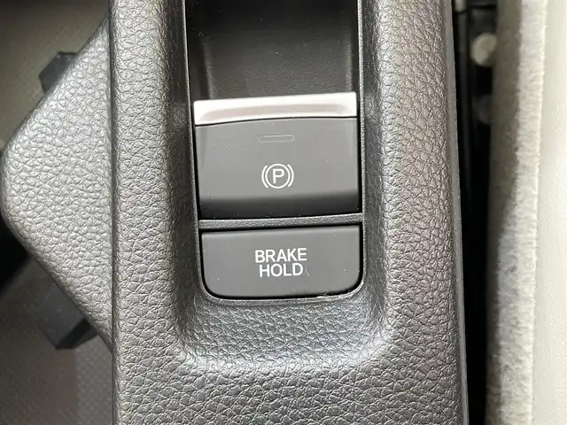 ホンダ ヴェゼル ハイブリッド e:HEV Z PLaYパッケージ 岩手県 2024(令6)年 0.8万km グレー ストレートグレー・パール(NH912P)/４WD/ヒルディセントコントロール/ハンズフリーアクセスパワーテールゲート/ワイヤレス充電/ホンダセンシング/衝突軽減ブレーキ/渋滞追従機能付きアダプティブクルーズコントロール/渋滞運転支援機能/車線維持支援機能/アダプティブドライビングビーム/標識認識機能/先行車発進お知らせ機能/ブラインドスポットインフォメーション/後退出庫サポート/パーキングセンサー/横滑り防止装置/減速セレクター/シートヒーター/ステアリングヒーター/純正ナビ/フルセグTV/ドライブレコーダー/バックカメラ/ETC2.0/LEDヘッドライト/LEDフォグライト/純正18インチアルミホイール