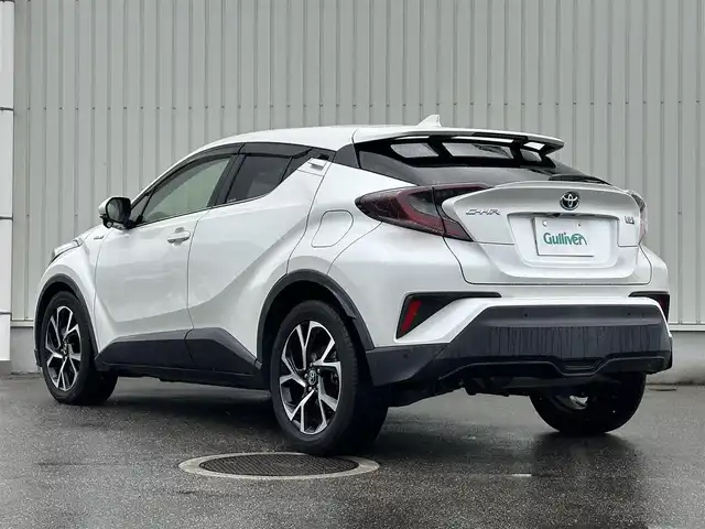 トヨタ Ｃ－ＨＲ G 富山県 2017(平29)年 5.8万km ホワイトパールクリスタルシャイン 純正9型ナビ（フルセグTV・CD/DVD・Bluetooth・ラジオ）/バックカメラ/前席シートヒーター/ハーフレザー/ドライブレコーダー/革巻きステアリング/ステアリングスイッチ/クルーズコントロール/レーンキープアシスト/横滑り防止装置/ビルトインETC/パーキングホールド/クリアランスソナー/EVMOOD/LEDライト/純正18AW/スペアキー１本