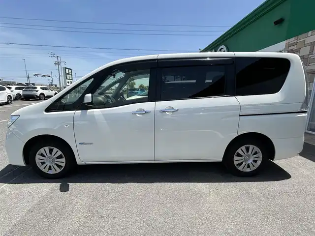 日産 セレナ 20X Sハイブリッド 徳島県 2012(平24)年 5.7万km ブリリアントホワイトパール ＳＤナビ/フルセグテレビ/プッシュスタート/両側パワースライドドア/ＥＴＣ/Bluetooth接続/クルーズコントロール/バックカメラ/後席エアコン/フルセグテレビ/横滑り防止機能