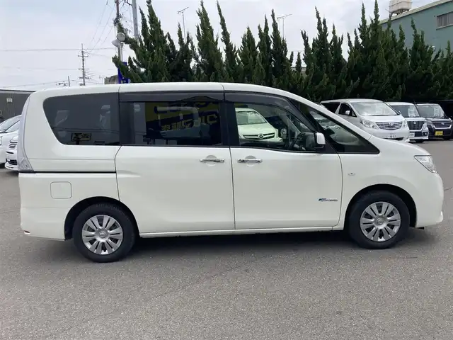 日産 セレナ 20X Sハイブリッド 和歌山県 2012(平24)年 5.7万km ブリリアントホワイトパール (株)IDOMが運営する【じしゃロン和歌山店】の自社ローン専用車両になります。こちらは現金またはオートローンご利用時の価格です。自社ローンご希望の方は別途その旨お申付け下さい/【じしゃロン個店占有の為　落札禁止】/ＳＤナビ/フルセグテレビ/プッシュスタート/両側パワースライドドア/ＥＴＣ/Bluetooth接続/クルーズコントロール/バックカメラ/後席エアコン/フルセグテレビ/横滑り防止機能