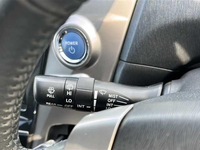 トヨタ プリウス α S ツーリングセレクション 石川県 2017(平29)年 8.1万km アティチュードブラックマイカ SDナビ【AM/FM/フルセグ/DVD/Bluetooth】/バックカメラ/ETC/プッシュスタート/LEDヘッドライト/オートライト/純正フロアマット/純正アルミホイール/横滑り防止装置/カーテンエアバッグ