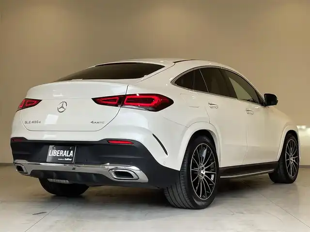 メルセデス・ベンツ ＧＬＥ４００ｄ 4MATIC クーペ スポーツ 熊本県 2020(令2)年 2.4万km ダイヤモンドホワイト ・スマートキー/・プッシュスタート/・サンルーフ/・アクティブステアリングアシスト/・DSR/・道路標識アシスト/・アクティブブレーキアシスト/・アクティブレーンキーピングアシスト/・アテンションアシスト/・ブラインドスポットモニター/・レーンチェンジアシスト/・インテリジェントライドシステム/・クルーズコントロール(追従式)/・黒革シート/・前席パワーシート/・全席シートヒーター /・前席エアシート /・純正メモリナビ/　【Bluetooth・USB・AppleCarPlay・AndroidAuto】/・Burmesterサウンドシステム/・フルセグTV/・全方位カメラ/・ETC2.0/・ヘッドアップディスプレイ/・パワーバックドア/・LEDヘッドランプ/・純正マット