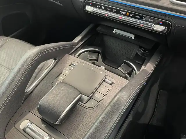 メルセデス・ベンツ ＧＬＥ４００ｄ 4MATIC クーペ スポーツ 熊本県 2020(令2)年 2.4万km ダイヤモンドホワイト ・スマートキー/・プッシュスタート/・サンルーフ/・アクティブステアリングアシスト/・DSR/・道路標識アシスト/・アクティブブレーキアシスト/・アクティブレーンキーピングアシスト/・アテンションアシスト/・ブラインドスポットモニター/・レーンチェンジアシスト/・インテリジェントライドシステム/・クルーズコントロール(追従式)/・黒革シート/・前席パワーシート/・全席シートヒーター /・前席エアシート /・純正メモリナビ/　【Bluetooth・USB・AppleCarPlay・AndroidAuto】/・Burmesterサウンドシステム/・フルセグTV/・全方位カメラ/・ETC2.0/・ヘッドアップディスプレイ/・パワーバックドア/・LEDヘッドランプ/・純正マット