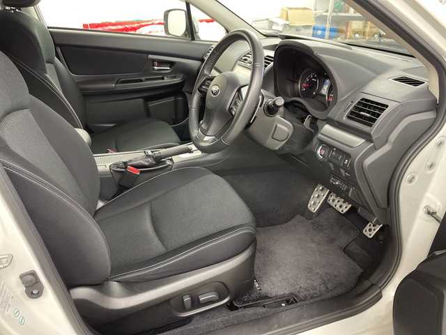 スバル インプレッサ ＸＶ 2．0i－L アイサイト 道央・札幌 2013(平25)年 3.1万km サテンホワイトパール ナビ【TV/BT/FM)/アイサイト/４WD/ドライブレコーダー/社外エアロ/社外マフラー/アイドリンストップ/クルーズコントロール/ハーフレザーシート/D席パワーシート/ETC/純正アルミホイール/HIDヘッドライト/オートライト/パドルシフト/MTモード付きAT/革巻きステアリング/ステアリングスイッチ/電格ミラー/横滑り防止/プッシュスタート/スマートキー