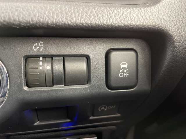 スバル インプレッサ ＸＶ 2．0i－L アイサイト 道央・札幌 2013(平25)年 3.1万km サテンホワイトパール ナビ【TV/BT/FM)/アイサイト/４WD/ドライブレコーダー/社外エアロ/社外マフラー/アイドリンストップ/クルーズコントロール/ハーフレザーシート/D席パワーシート/ETC/純正アルミホイール/HIDヘッドライト/オートライト/パドルシフト/MTモード付きAT/革巻きステアリング/ステアリングスイッチ/電格ミラー/横滑り防止/プッシュスタート/スマートキー