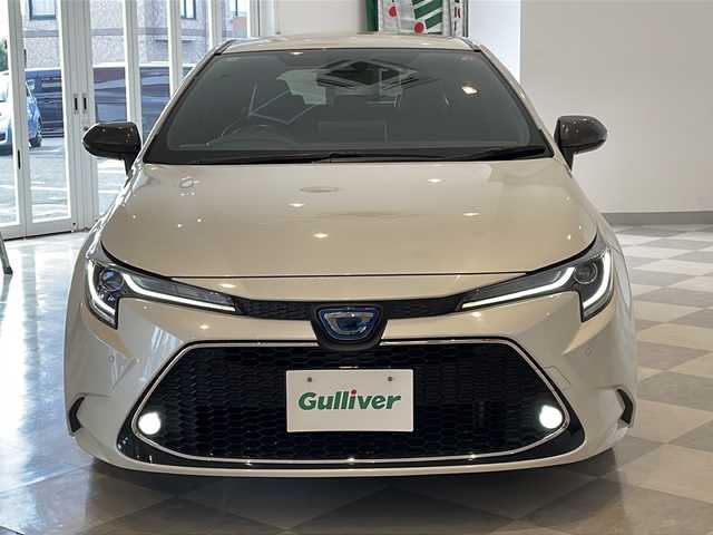 トヨタ カローラツーリング ハイブリッド ダブルバイビー 福井県 2020(令2)年 6.4万km ホワイトパールクリスタルシャイン ワンオーナー/純正7インチディスプレイオーディオ/バックカメラ/トヨタセーフティセンス/・プリクラッシュセーフティ/・レーントレーシングアシスト/・レーダークルーズコントロール/・リヤクロストラフィックアラート/・パーキングサポートブレーキ/・オートマチックハイビーム/・ロードサインアシスト/・先行車発進アラーム/ブラインドスポットモニター/コーナーセンサー/ETC/前後ドライブレコーダー/オプティトロンメーター/オートライト/丸型1灯式LEDヘッドランプ/LEDデイライト/ハーフレザーシート/純正17インチアルミホイール/プッシュスタート/スマートキー×2/純正フロアマット