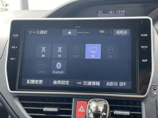 トヨタ ノア Si ダブルバイビーⅢ 千葉県 2021(令3)年 3.6万km ブラック 純正10インチナビ/(Bluetooth/フルセグTV/CD/DVD)/バックカメラ/衝突被害軽減システム/車線逸脱警報/クルーズコントロール/フリップダウンモニター/ハーフレザーシート/両側パワースライドドア/横滑り防止装置/ETC/ドライブレコーダー/アイドリングストップ/LEDヘッドライト/フォグランプ/オートライト/ウィンカーミラー/電動格納ミラー/純正16インチAW/シートリフター/プッシュスタート/スマートキー/ドアバイザー/取扱説明書