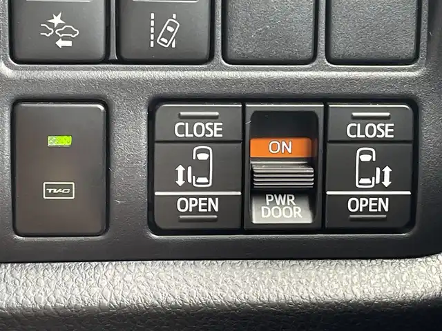 トヨタ ノア Si ダブルバイビーⅢ 千葉県 2021(令3)年 3.6万km ブラック 純正10インチナビ/(Bluetooth/フルセグTV/CD/DVD)/バックカメラ/衝突被害軽減システム/車線逸脱警報/クルーズコントロール/フリップダウンモニター/ハーフレザーシート/両側パワースライドドア/横滑り防止装置/ETC/ドライブレコーダー/アイドリングストップ/LEDヘッドライト/フォグランプ/オートライト/ウィンカーミラー/電動格納ミラー/純正16インチAW/シートリフター/プッシュスタート/スマートキー/ドアバイザー/取扱説明書