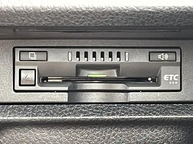 トヨタ ノア Si ダブルバイビーⅢ 千葉県 2021(令3)年 3.6万km ブラック 純正10インチナビ/(Bluetooth/フルセグTV/CD/DVD)/バックカメラ/衝突被害軽減システム/車線逸脱警報/クルーズコントロール/フリップダウンモニター/ハーフレザーシート/両側パワースライドドア/横滑り防止装置/ETC/ドライブレコーダー/アイドリングストップ/LEDヘッドライト/フォグランプ/オートライト/ウィンカーミラー/電動格納ミラー/純正16インチAW/シートリフター/プッシュスタート/スマートキー/ドアバイザー/取扱説明書
