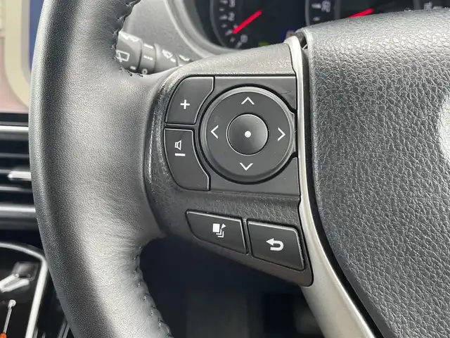 トヨタ ノア Si ダブルバイビーⅢ 千葉県 2021(令3)年 3.6万km ブラック 純正10インチナビ/(Bluetooth/フルセグTV/CD/DVD)/バックカメラ/衝突被害軽減システム/車線逸脱警報/クルーズコントロール/フリップダウンモニター/ハーフレザーシート/両側パワースライドドア/横滑り防止装置/ETC/ドライブレコーダー/アイドリングストップ/LEDヘッドライト/フォグランプ/オートライト/ウィンカーミラー/電動格納ミラー/純正16インチAW/シートリフター/プッシュスタート/スマートキー/ドアバイザー/取扱説明書