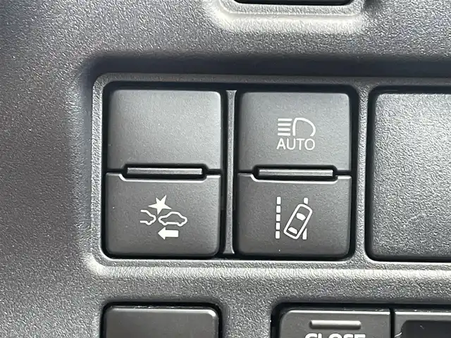 トヨタ ノア Si ダブルバイビーⅢ 千葉県 2021(令3)年 3.6万km ブラック 純正10インチナビ/(Bluetooth/フルセグTV/CD/DVD)/バックカメラ/衝突被害軽減システム/車線逸脱警報/クルーズコントロール/フリップダウンモニター/ハーフレザーシート/両側パワースライドドア/横滑り防止装置/ETC/ドライブレコーダー/アイドリングストップ/LEDヘッドライト/フォグランプ/オートライト/ウィンカーミラー/電動格納ミラー/純正16インチAW/シートリフター/プッシュスタート/スマートキー/ドアバイザー/取扱説明書