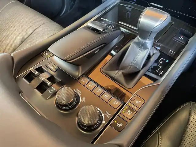 レクサス ＬＸ 570 愛知県 2019(平31)年 3.9万km ソニッククォーツ モデリスタエアロ/マークレビンソン/サンルーフ/純正ナビ/・CD/DVD/Blu-ray/BT/USB/SD/フルセグTV/360度カメラ/COOLボックス/ヘッドアップディスプレイ/レーンキープアシスト/ブラインドスポットモニター/アダプティブクルーズコントロール/黒革シート/シートヒーター/ベンチレーション/オプション21インチアルミ/LEDヘッドライト
