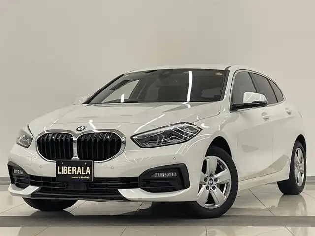 ＢＭＷ １１８ｄ プレイ エディションジョイ+ 岡山県 2021(令3)年 3.2万km アルピンホワイトⅢ ナビゲーションパッケージ/・BMWライブコックピット/・インテリジェントパーソナルアシスタント/・ETC/コンフォートパッケージ/・アルミホイール/・オートマチックテールゲートオペレーション/・ACC/・イルミネーテッドベルリンインテリアトリム/純正iDrive7/Rカメラ/リバースアシスト/パーキングアシスト/Bluetooth/アップルカープレイ/ワイヤレスチャージ/ブレーキオートホールド/オートライト/AHB/オートワイパー/SOSコール/PDC