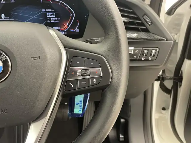 ＢＭＷ １１８ｄ プレイ エディションジョイ+ 岡山県 2021(令3)年 3.2万km アルピンホワイトⅢ ナビゲーションパッケージ/・BMWライブコックピット/・インテリジェントパーソナルアシスタント/・ETC/コンフォートパッケージ/・アルミホイール/・オートマチックテールゲートオペレーション/・ACC/・イルミネーテッドベルリンインテリアトリム/純正iDrive7/Rカメラ/リバースアシスト/パーキングアシスト/Bluetooth/アップルカープレイ/ワイヤレスチャージ/ブレーキオートホールド/オートライト/AHB/オートワイパー/SOSコール/PDC