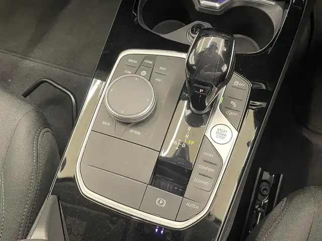 ＢＭＷ １１８ｄ プレイ エディションジョイ+ 岡山県 2021(令3)年 3.2万km アルピンホワイトⅢ ナビゲーションパッケージ/・BMWライブコックピット/・インテリジェントパーソナルアシスタント/・ETC/コンフォートパッケージ/・アルミホイール/・オートマチックテールゲートオペレーション/・ACC/・イルミネーテッドベルリンインテリアトリム/純正iDrive7/Rカメラ/リバースアシスト/パーキングアシスト/Bluetooth/アップルカープレイ/ワイヤレスチャージ/ブレーキオートホールド/オートライト/AHB/オートワイパー/SOSコール/PDC