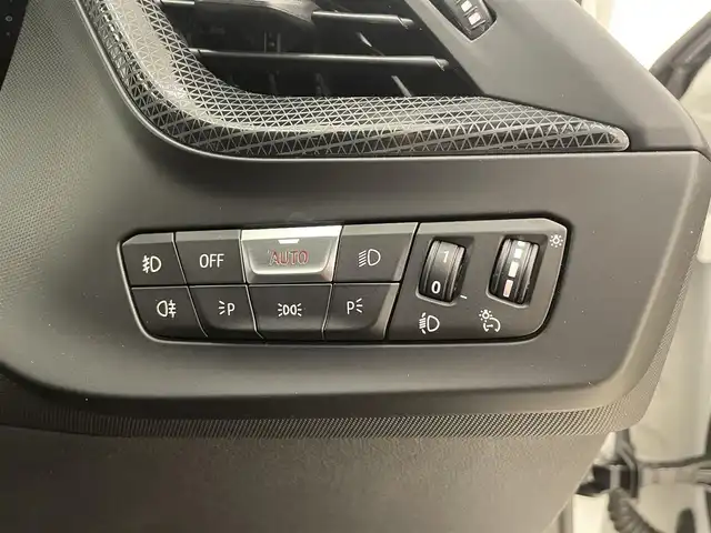 ＢＭＷ １１８ｄ プレイ エディションジョイ+ 岡山県 2021(令3)年 3.2万km アルピンホワイトⅢ ナビゲーションパッケージ/・BMWライブコックピット/・インテリジェントパーソナルアシスタント/・ETC/コンフォートパッケージ/・アルミホイール/・オートマチックテールゲートオペレーション/・ACC/・イルミネーテッドベルリンインテリアトリム/純正iDrive7/Rカメラ/リバースアシスト/パーキングアシスト/Bluetooth/アップルカープレイ/ワイヤレスチャージ/ブレーキオートホールド/オートライト/AHB/オートワイパー/SOSコール/PDC