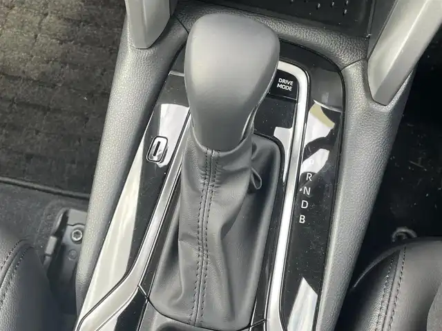 トヨタ カローラ クロス ハイブリッド Z 千葉県 2025(令7)年 0.1万km プラチナホワイトパールマイカ ４ＷＤ/純正ディスプレイオーディオ/フルセグＴＶ/全方位カメラ/クルーズコントロール/ビルトインＥＴＣ/コーナーセンサー/衝突被害軽減ブレーキ/レーンキープアシスト/ステアリングヒーター/前席シートヒーター