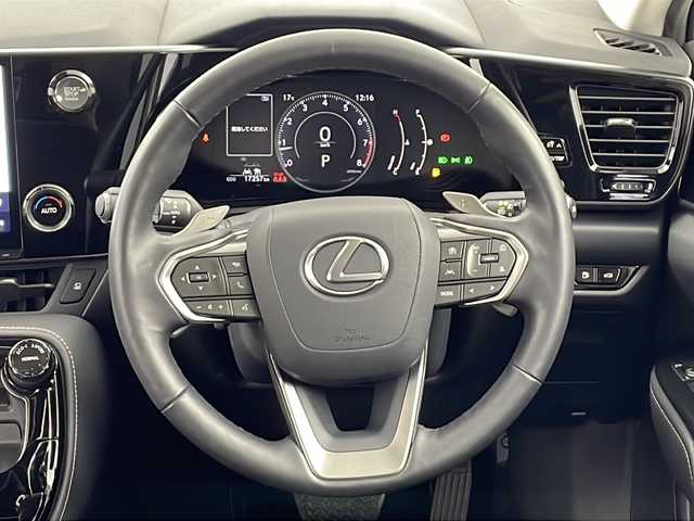 レクサス ＮＸ 250 愛知県 2023(令5)年 1.8万km ソニッククォーツ /禁煙車//ワンオーナー車//純正ナビ//Bluetooth　フルセグTV//バック&サイドモニター//ビルトインETC2.0//電動チルト&スライドムーンルーフ//レクサスセーフティシステム+//レーダークルーズコントロール//ブラインドスポットモニター//パーキングサポートブレーキ//LEDヘッドライト//オートライト//オートハイビーム//フロントフォグランプ//パワーバックドア//Ltexシート//前席パワーシート//前席・後席シートヒーター//ナノイーX//レクサスNXプレミアムサウンドシステム//AC100V//電子パーキングブレーキ//ブレーキホールド//純正18インチアルミホイール//純正フロアマット//革巻きステアリング//ステアリングスイッチ//パドルシフト//ステアリング電動チルト&テレスコ(オートスライド機能付)//プッシュスタート//電動格納ミラー//アイドリングストップ//新車保証書・取扱説明書//スペアキー