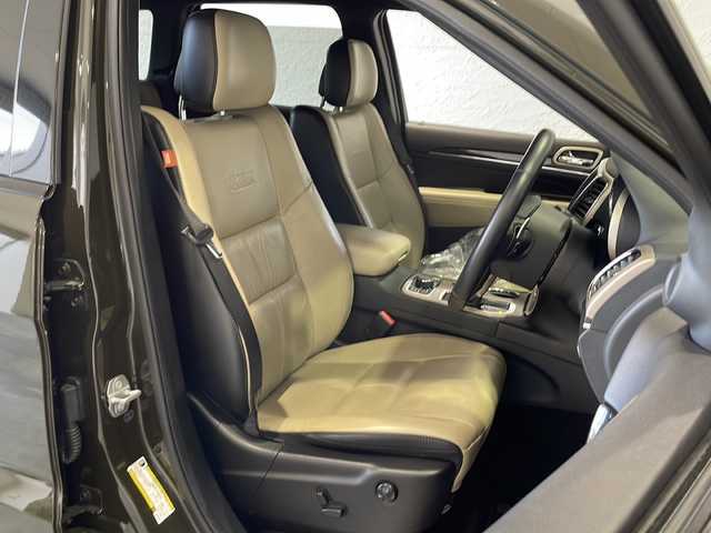 クライスラー・ジープ ジープ グランドチェロキー 75thアニバーサリーE 佐賀県 2016(平28)年 4.7万km Ｄグリーン 純正ナビ　/フルセグTV/Bluetooth/USB/SD/バックカメラ/エアサス　/レザーシート　/ＡＣＣ　/衝突軽減ブレーキ/ブラインドスポット/ヒルスタートアシスト/シートヒーター　/ステアリングヒーター/スマートキー　/パークセンス　/ＥＴＣ　/純正２０インチＡＷ/取説・保証書/色コード：PGRレコングリーンクリアコート