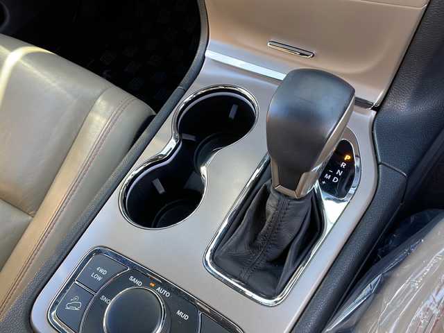 クライスラー・ジープ ジープ グランドチェロキー 75thアニバーサリーE 佐賀県 2016(平28)年 4.7万km Ｄグリーン 純正ナビ　/フルセグTV/Bluetooth/USB/SD/バックカメラ/エアサス　/レザーシート　/ＡＣＣ　/衝突軽減ブレーキ/ブラインドスポット/ヒルスタートアシスト/シートヒーター　/ステアリングヒーター/スマートキー　/パークセンス　/ＥＴＣ　/純正２０インチＡＷ/取説・保証書/色コード：PGRレコングリーンクリアコート