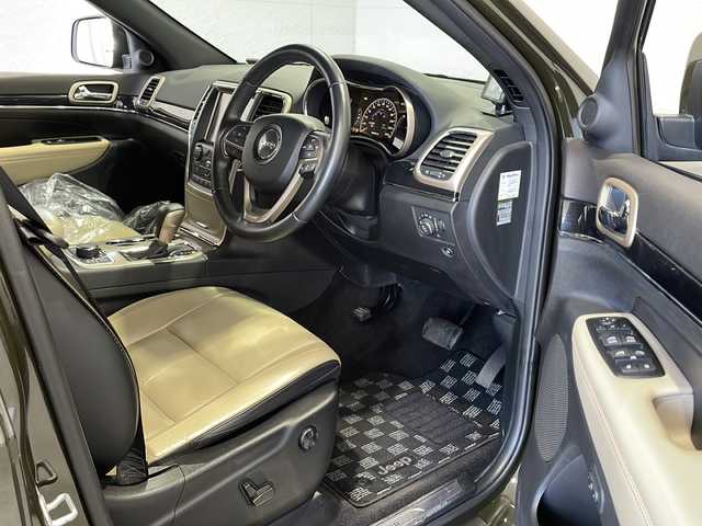 クライスラー・ジープ ジープ グランドチェロキー 75thアニバーサリーE 佐賀県 2016(平28)年 4.7万km Ｄグリーン 純正ナビ　/フルセグTV/Bluetooth/USB/SD/バックカメラ/エアサス　/レザーシート　/ＡＣＣ　/衝突軽減ブレーキ/ブラインドスポット/ヒルスタートアシスト/シートヒーター　/ステアリングヒーター/スマートキー　/パークセンス　/ＥＴＣ　/純正２０インチＡＷ/取説・保証書/色コード：PGRレコングリーンクリアコート