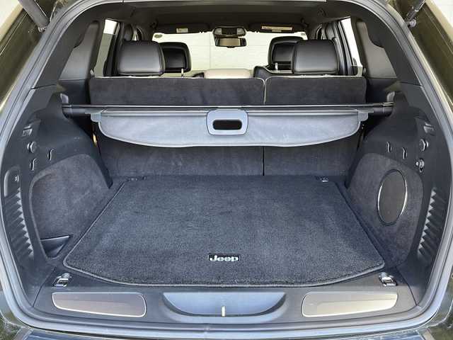 クライスラー・ジープ ジープ グランドチェロキー 75thアニバーサリーE 佐賀県 2016(平28)年 4.7万km Ｄグリーン 純正ナビ　/フルセグTV/Bluetooth/USB/SD/バックカメラ/エアサス　/レザーシート　/ＡＣＣ　/衝突軽減ブレーキ/ブラインドスポット/ヒルスタートアシスト/シートヒーター　/ステアリングヒーター/スマートキー　/パークセンス　/ＥＴＣ　/純正２０インチＡＷ/取説・保証書/色コード：PGRレコングリーンクリアコート