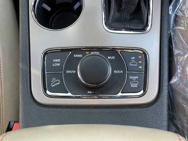 クライスラー・ジープ ジープ グランドチェロキー 75thアニバーサリーE 佐賀県 2016(平28)年 4.7万km Ｄグリーン 純正ナビ　/フルセグTV/Bluetooth/USB/SD/バックカメラ/エアサス　/レザーシート　/ＡＣＣ　/衝突軽減ブレーキ/ブラインドスポット/ヒルスタートアシスト/シートヒーター　/ステアリングヒーター/スマートキー　/パークセンス　/ＥＴＣ　/純正２０インチＡＷ/取説・保証書/色コード：PGRレコングリーンクリアコート