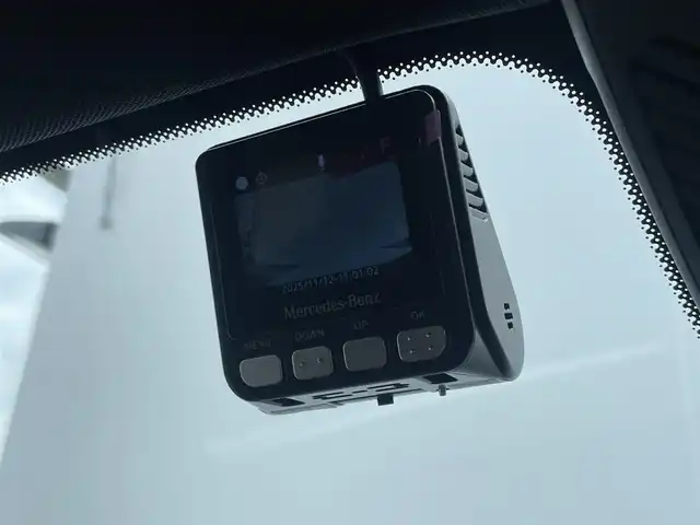 メルセデス・ベンツ Ｍ・ベンツ ＧＬＢ２００ｄ 4マチック AMGライン 東京都 2021(令3)年 1.4万km デジタルホワイト AMGライン/純正ナビ/アルカンターラシート/前後純正ドライブレコーダー/純正フロアマットプレミアム/メモリ付パワーシート/ワイヤレス充電/フットトランクオープナー/ETC/レーダーセーフティパッケージ/アダプティブクルーズコントロール/アンビエントライト/フルセグTV/Bluetooth/パークアシスト