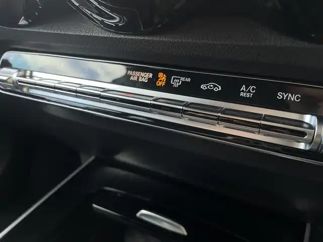 メルセデス・ベンツ Ｍ・ベンツ ＧＬＢ２００ｄ 4マチック AMGライン 東京都 2021(令3)年 1.4万km デジタルホワイト AMGライン/純正ナビ/アルカンターラシート/前後純正ドライブレコーダー/純正フロアマットプレミアム/メモリ付パワーシート/ワイヤレス充電/フットトランクオープナー/ETC/レーダーセーフティパッケージ/アダプティブクルーズコントロール/アンビエントライト/フルセグTV/Bluetooth/パークアシスト