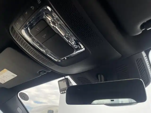 メルセデス・ベンツ Ｍ・ベンツ ＧＬＢ２００ｄ 4マチック AMGライン 東京都 2021(令3)年 1.4万km デジタルホワイト AMGライン/純正ナビ/アルカンターラシート/前後純正ドライブレコーダー/純正フロアマットプレミアム/メモリ付パワーシート/ワイヤレス充電/フットトランクオープナー/ETC/レーダーセーフティパッケージ/アダプティブクルーズコントロール/アンビエントライト/フルセグTV/Bluetooth/パークアシスト