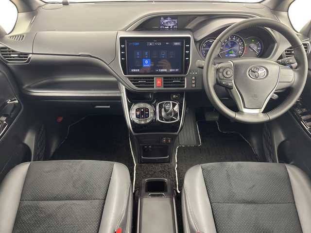 トヨタ ヴォクシー ハイブリッド ZS 煌Ⅲ 大阪府 2021(令3)年 2.9万km イナズマスパーキングブラックガラスフレーク トヨタセーフティセンス/・衝突軽減ブレーキ/純正１０型ナビ/（CD/DVD/Bluetooth/フルセグTV）/バックカメラ/両側パワースライドドア/ハーフレザーシート/前席シートヒーター/ＥＴＣ２．０/ＬＥＤヘッドライト/フォグランプ/コーナーセンサー/クルーズコントロール