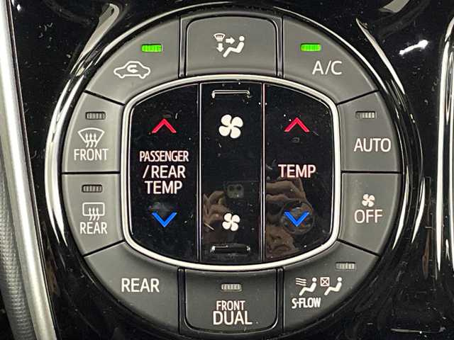 トヨタ ヴォクシー ハイブリッド ZS 煌Ⅲ 大阪府 2021(令3)年 2.9万km イナズマスパーキングブラックガラスフレーク トヨタセーフティセンス/・衝突軽減ブレーキ/純正１０型ナビ/（CD/DVD/Bluetooth/フルセグTV）/バックカメラ/両側パワースライドドア/ハーフレザーシート/前席シートヒーター/ＥＴＣ２．０/ＬＥＤヘッドライト/フォグランプ/コーナーセンサー/クルーズコントロール