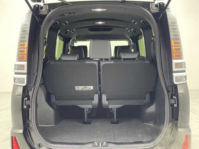 トヨタ ヴォクシー ハイブリッド ZS 煌Ⅲ 大阪府 2021(令3)年 2.9万km イナズマスパーキングブラックガラスフレーク トヨタセーフティセンス/・衝突軽減ブレーキ/純正１０型ナビ/（CD/DVD/Bluetooth/フルセグTV）/バックカメラ/両側パワースライドドア/ハーフレザーシート/前席シートヒーター/ＥＴＣ２．０/ＬＥＤヘッドライト/フォグランプ/コーナーセンサー/クルーズコントロール