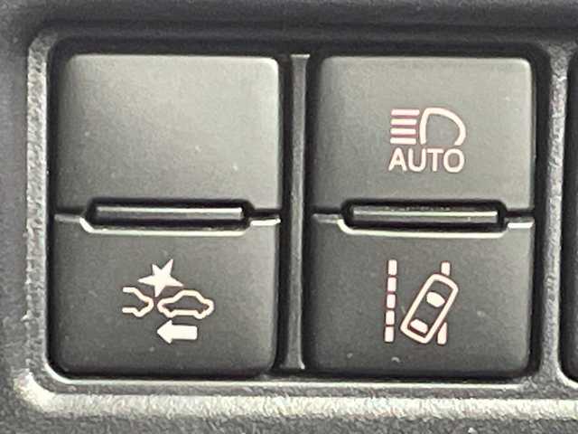 トヨタ ヴォクシー ハイブリッド ZS 煌Ⅲ 大阪府 2021(令3)年 2.9万km イナズマスパーキングブラックガラスフレーク トヨタセーフティセンス/・衝突軽減ブレーキ/純正１０型ナビ/（CD/DVD/Bluetooth/フルセグTV）/バックカメラ/両側パワースライドドア/ハーフレザーシート/前席シートヒーター/ＥＴＣ２．０/ＬＥＤヘッドライト/フォグランプ/コーナーセンサー/クルーズコントロール