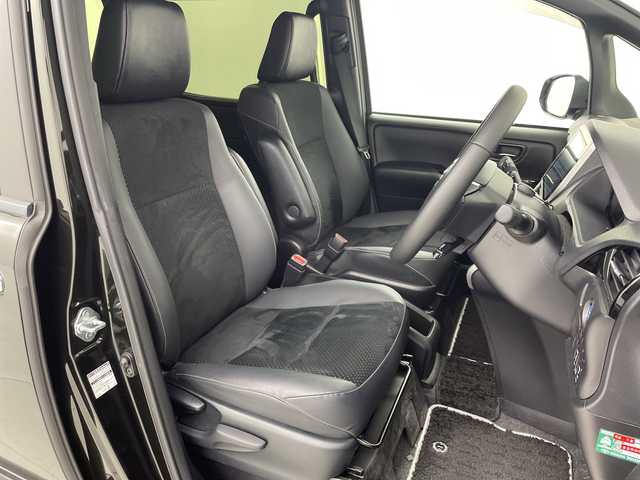 トヨタ ヴォクシー ハイブリッド ZS 煌Ⅲ 大阪府 2021(令3)年 2.9万km イナズマスパーキングブラックガラスフレーク トヨタセーフティセンス/・衝突軽減ブレーキ/純正１０型ナビ/（CD/DVD/Bluetooth/フルセグTV）/バックカメラ/両側パワースライドドア/ハーフレザーシート/前席シートヒーター/ＥＴＣ２．０/ＬＥＤヘッドライト/フォグランプ/コーナーセンサー/クルーズコントロール