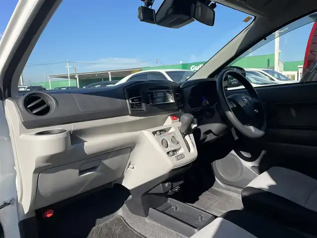 ダイハツ ミラ イース X SAⅢ 千葉県 2020(令2)年 6.3万km ホワイト スマートアシストIII/・衝突軽減ブレーキ/・車線逸脱警報/・先行車発進お知らせ機能/・オートマチックハイビーム/純正CDオーディオ/前後コーナーセンサー/純正LEDヘッドライト/キーレスキー/社外ドライブレコーダー/ETC/ヘッドライトレベライザー/ドアバイザー/新車時保証書＆取扱説明書