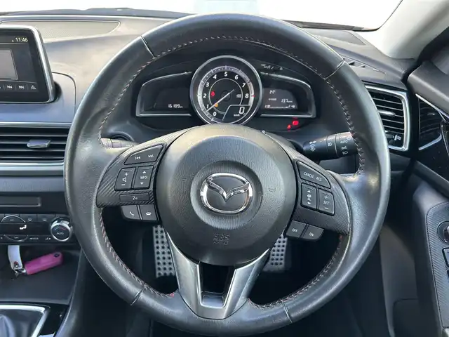 マツダ アクセラ スポーツ 20S ツーリング 埼玉県 2015(平27)年 1.7万km ソウルレッドプレミアムメタリック ワンオーナー/純正ナビオーディオ/(AM/FM/BT/AUX/USB)/バックカメラ/ETC/純正ETCボックス/RVM/LDWS/AFS/HBC/SCBS/バーグラアラームシステム/ヘッドアップディスプレイ/クルーズコントロール（追従無し）/前後ドライブレコーダー　/アイドリングストップ/オートライト/オートエアコン/プッシュスタートボタン/スマートキー×１/ステアリングスイッチ/USB入力端子/純正フロアマット/Auto exeフルスポイラー/Auto exe リアウィング/純正アルミ黒塗装/EXART マフラー/車両/ナビ 取扱説明書/保証書